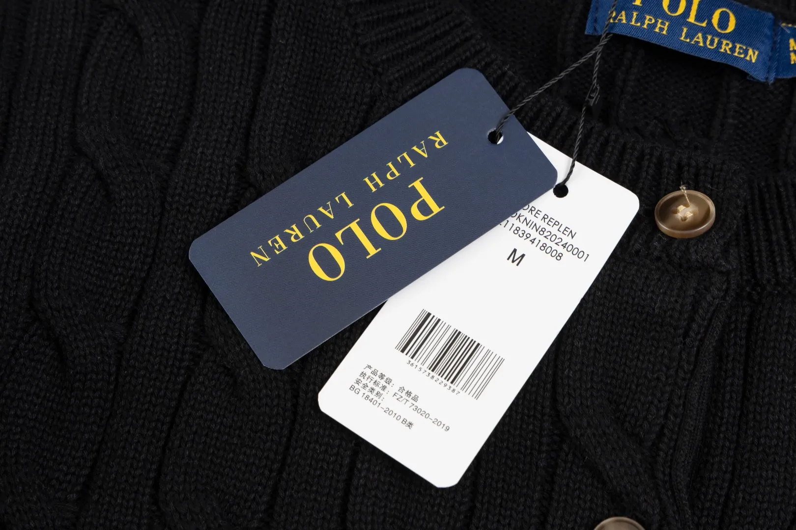 P230 #R93 RALPH LAUREN Ralph Lauren twelve colors classic small label embroidery logo seven-button knitted cable cardigan sweater women's top, high-density LOGO embroidery on the chest, original customization of tag accessories. Made of pure cotton yarn, pure cotton is skin-friendly and comfortable, small label war horse embroidered twist button cardigan sweater 🐎 high quality, follow the blogger to learn how to wear it! Let’s buy a Ralph Lauren cable sweater. It’s a super hard-to-find series after it became popular. It’s hard to find one on the official website. It’s simple and practical to wear, with a lazy and loose feel. The thickened fabric has more texture, feels soft and delicate, and has a loose fit. Whether worn alone or layered, you can wear different styles of fashion with just one piece!   Size: